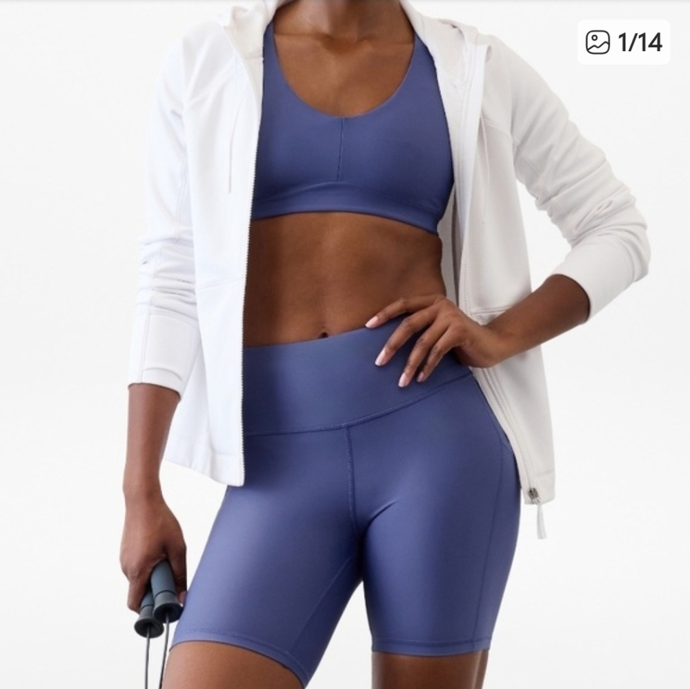 NWT Athleta Interval Stash High Rise 7" Short Size Large - Blue